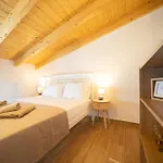 Emmari Luxury * Επίσκοπος