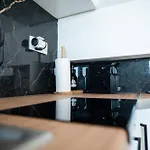 Emmari Luxury Επίσκοπος